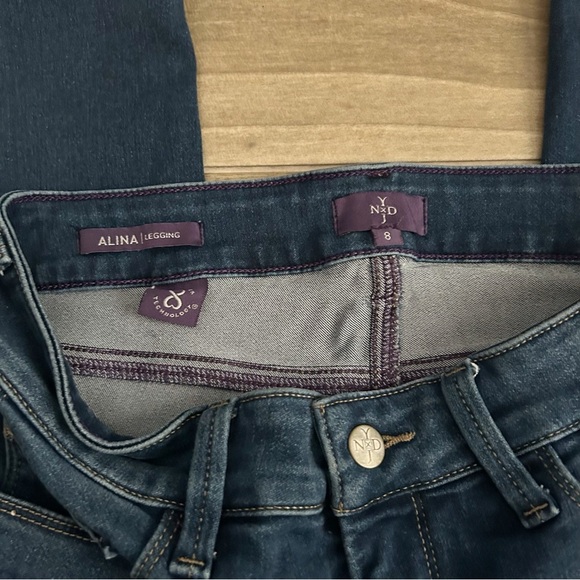 NYDJ Alina Legging Jeans | Size 8 - Picture 4 of 7